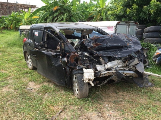 ขายด่วน NISSAN  TIDA สีดำ ปี2006 เครื่อง 2.6