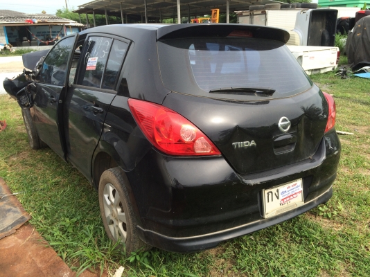 ขายด่วน NISSAN  TIDA สีดำ ปี2006 เครื่อง 2.6