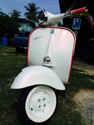 ขาย Vespa64 สีขาวมุก มุ้งมิ้ง ฟรุ้งฟริ้ง สวยๆ ตัดขอบแดงเซี้ยๆ เครื่องผ่าใหม่ no book เอกสารอินวอย รถอยู่ชัยนาทครับ สนใจติดต่อ 082 633 6557 โป้งครับ รับเทรินทุกรุ่นครับ