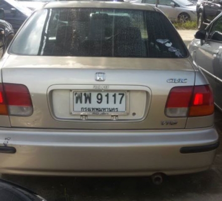 ฮอนด้าซีวิคสีทองปี 2001