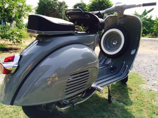 เสร็จเรียบร้อยพร้อมส่งงานครับ ขอบคุณ น้อง อ๊อฟ สามชุก สุพรรณบุรีมากครับ ที่ไว้ใจสั่งรถจาก ร้าน รุ่งเจริญ เวสป้าครับ...ปล.อย่าลืมของฝากนะครับ หลวงพ่อมุ้ย วัดดอนไร่นะครับ 5555