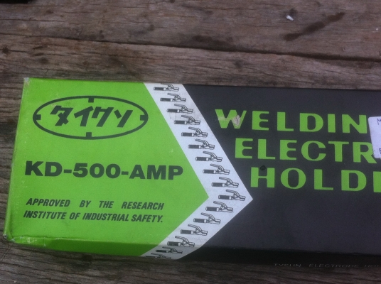หัวจับลวดเชื่อมไฟฟ้า TYSUN ขนาด 500 A.สำหรับงานงานเชื่อมหนักๆทนกระแสได้สูงปากจับลวดได้แน่น มีฉนวนทนร้อนอย่างดี