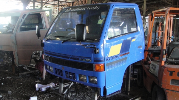 หัว ISUZU NKR ห้างแท้ สีใหม่สวย ขาดีดหน้า-หลัง ของครบ ราคาถูก หัว ISUZU NKR ห้างแท้ สีใหม่สวย ขาดีดหน้า-หลัง ของครบ ราคาถูก