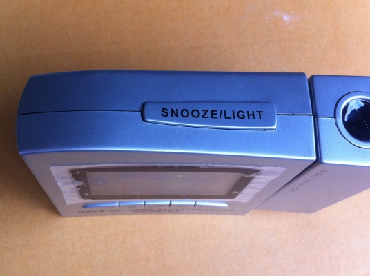 ชุดแสดงเวลา อุณหภูมิ และสามารถตั้งปลุกได้ แสดงผลฉายออกมาขึ้นที่ผนังหรือบนเพดามองเห็นชันเจน