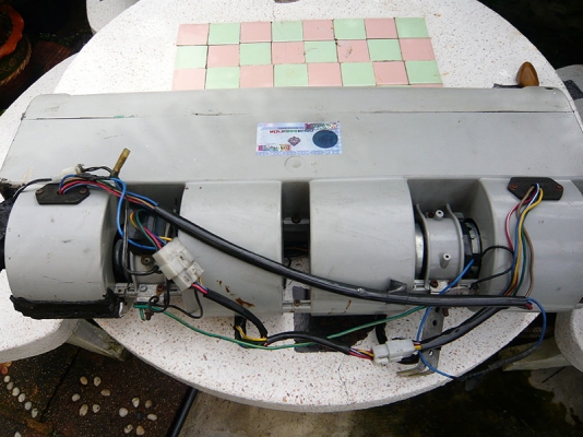 ขายตู้แอร์แขวนหน้าปรับได้แบบสี่ช่องของ formura