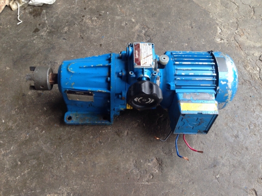 ขายมอเตอร์เกียร์ Lenze made in Germany 0.5 HP. 380V ปรับรอบได้ รอบเพลาออก ประมาณ 60-10 รอบต่อนาที สภาพสวย วิ่งนิ่ม พร้อมใช้งาน