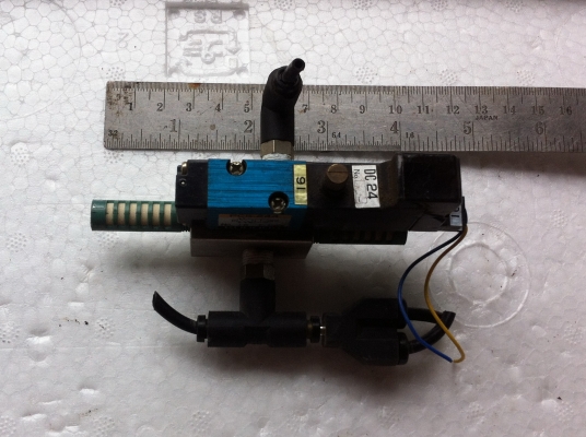 วาล์ว 5/2 ยี่ห้อ KURODA ควบคุมทิศทางการไหลด้วยไฟฟ้าDC 24 V. วาล์ว 5/2 ยี่ห้อ KURODA ควบคุมทิศทางการไหลด้วยไฟฟ้าDC 24 V.