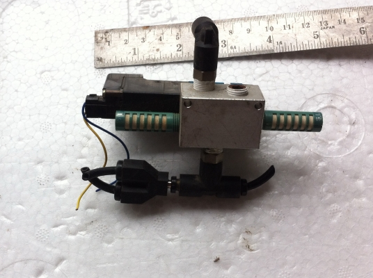 วาล์ว 5/2 ยี่ห้อ KURODA ควบคุมทิศทางการไหลด้วยไฟฟ้าDC 24 V. วาล์ว 5/2 ยี่ห้อ KURODA ควบคุมทิศทางการไหลด้วยไฟฟ้าDC 24 V.