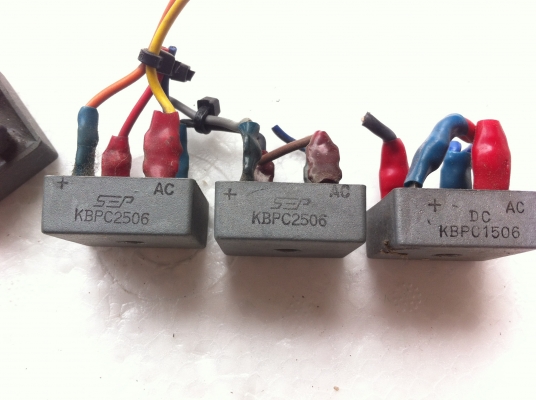 ตัวแปลงกระแสไฟฟ้าสลับให้เป็นกระแสตรง ไดโอดแบบบริดจ์ ตัวถังโลหะ ทนกระแส 25A.