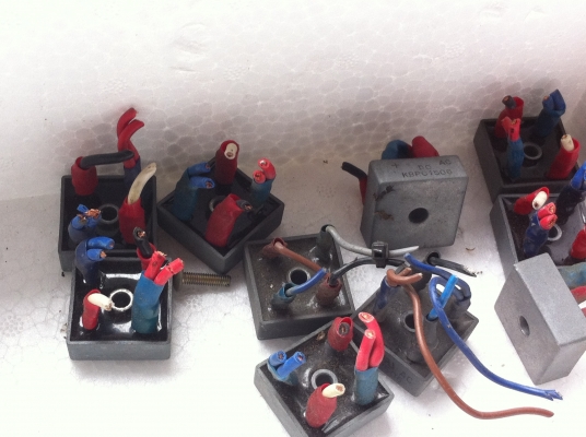 ตัวแปลงกระแสไฟฟ้าสลับให้เป็นกระแสตรง ไดโอดแบบบริดจ์ ตัวถังโลหะ ทนกระแส 25A.