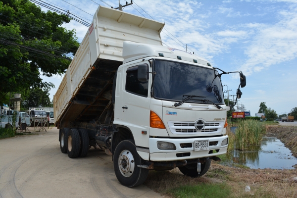 HINO MEGA 320 hp กระบะดั้มสามมิตร