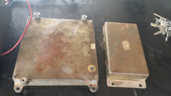 ขายด่วน กล่อง+ จอ+ สายไฟในเก๋ง HITACHI EX200-3