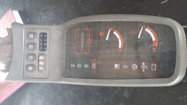 ขายด่วน กล่อง+ จอ+ สายไฟในเก๋ง HITACHI EX200-3