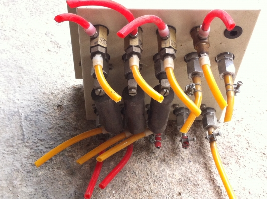 ชุดปรับตั้งแรงดันลมหรือแก็สแบบละเอียด 5 ท่อ พร้อมสวิทช์ลมควบคุมแต่ละช่อง