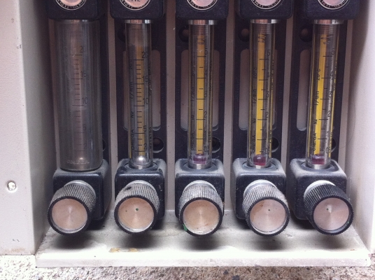 ชุดปรับตั้งแรงดันลมหรือแก็สแบบละเอียด 5 ท่อ พร้อมสวิทช์ลมควบคุมแต่ละช่อง