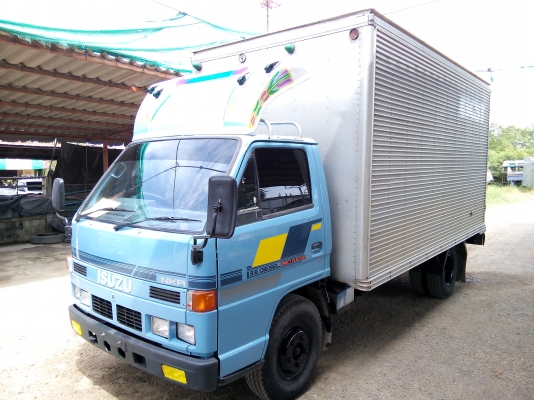 6 ล้อกลาง  *ตู้แห้ง*  ISUZU  NKR 110 แรงม้า  * ยาว 4.30 ม. *  รถสวยเดิม+สวยจริง * สภาพพร้อมใช้งาน * มีเล่มพร้อมโอน *