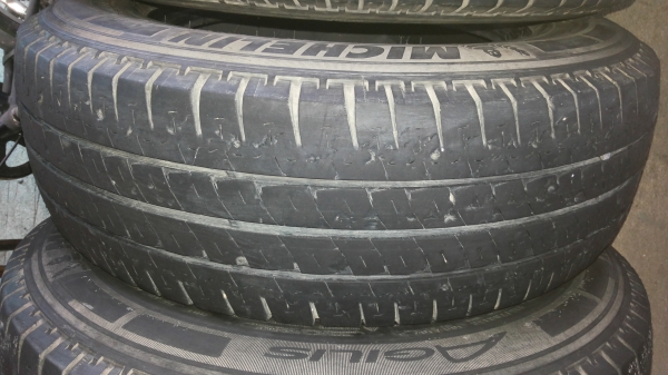 ยาง215.70.15.มิชลินปี13มี4เส้นเลยึคับ