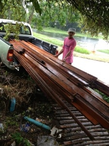 ไม้มะค่าหน้า 10 หนา 1.5 นิ้วรางลิ้น+ไม้พื้นตะเคียนสภาพดีครับไม้เก่าหน้า 10  หนา 1.5  นิ้วลางลิ้นครับ ความยาว 1.20 -2 เมตรครับ  ไม้พื้นตะเคียนหน้า 4 ยาว 2-4 เมตรขายตารางเมตรละ 750  ครับ