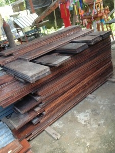 ไม้มะค่าหน้า 10 หนา 1.5 นิ้วรางลิ้น+ไม้พื้นตะเคียนสภาพดีครับไม้เก่าหน้า 10  หนา 1.5  นิ้วลางลิ้นครับ ความยาว 1.20 -2 เมตรครับ  ไม้พื้นตะเคียนหน้า 4 ยาว 2-4 เมตรขายตารางเมตรละ 750  ครับ