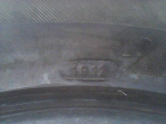 ขายยาง 215/55/17 ปี 12 คู่ 1000 บาท