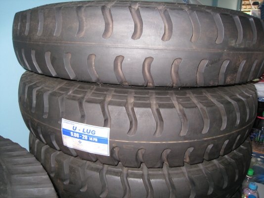 ยางใหม่ บริจสโตน ดอกบั้ง 10.00-20 , 9.00-20 ครบชุด ราคาถูกครับ มารับเองที่สิงห์บุรีครับ