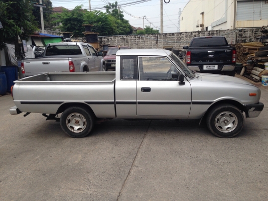 ขายรถกระบะ Mazda familia 1400 cc. รุ่นแค็ป สภาพสวย พร้อมใช้งาน แบตใหม่ ช่วงล่างเพิ่งทำ ระบบไฟใช้ได้หมด ทะเบียนพร้อมโอน ขาดเมื่อเดือน ก.ค. ขับดีครับ เดิมๆยังไม่ติดแก็ส