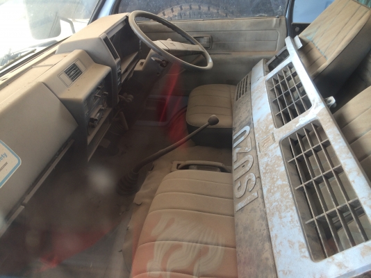 แสงฟ้าเต้นรถ///ขายหัวเก๋ง NPR เคาะปะผุทำสีเรียบร้อย อุปกรณ์ครบ