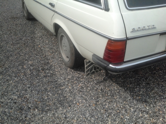 เบ้นซ์เก่าเก็บ  แวน 123  เครื่องดีเชล 2990 CC  ออโต้