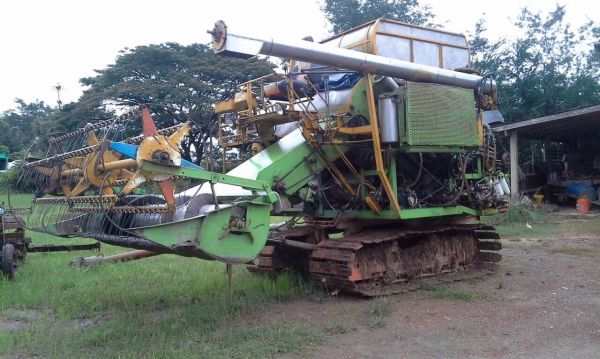 ขายรถเกี่ยวข้าว ไทยเส็งยนต์ เครื่อง 6HS1-210 แรง ปั๊มไดกิ้นเบอร์ 22