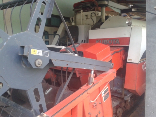 dc60รถเกี่ยวข้าวคูโบต้า  มีหลายคัน