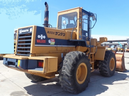 ขายรถตัก Komatsu WA 300-1 นำเข้า ไม่เคยใช้งานในไทย สภาพสวยมาก พร้อมใช้ ขายถูกมากๆๆ 090-986-2521