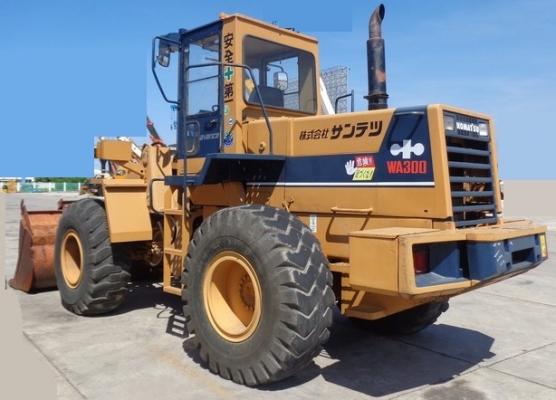 ขายรถตัก Komatsu WA 300-1 นำเข้า ไม่เคยใช้งานในไทย สภาพสวยมาก พร้อมใช้ ขายถูกมากๆๆ 090-986-2521