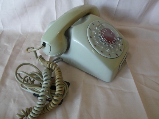 โทรศัพท์หมุนเก่าครับ