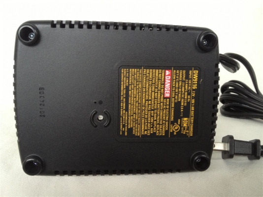 แท่นชาร์จ DeWALT DW9116 7.2V-18V 1Hr NiCd NiMH Charger 120V Made in Thailand