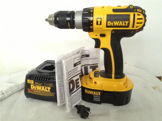 ชุดสว่านกระแทกไร้สาย DeWALT DCD775 พร้อมแบ็ตและแท่นชาร์จ 18V