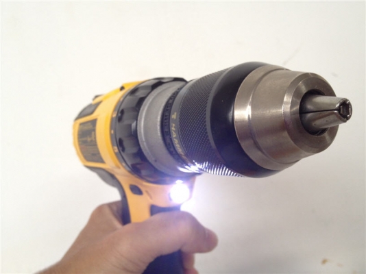 ชุดสว่านกระแทกไร้สาย DeWALT DCD775 พร้อมแบ็ตและแท่นชาร์จ 18V