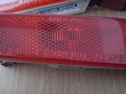 ไฟหรี่กันชนหลังพร้อมหลอดไฟ ยี้ห้อ ICHIKOH ไฟหรี่กันชนหลังพร้อมหลอดไฟ ยี้ห้อ ICHIKOH