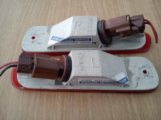 ไฟหรี่กันชนหลังพร้อมหลอดไฟ ยี้ห้อ ICHIKOH ไฟหรี่กันชนหลังพร้อมหลอดไฟ ยี้ห้อ ICHIKOH