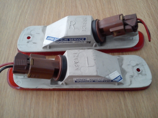 ไฟหรี่กันชนหลังพร้อมหลอดไฟ ยี้ห้อ ICHIKOH ไฟหรี่กันชนหลังพร้อมหลอดไฟ ยี้ห้อ ICHIKOH