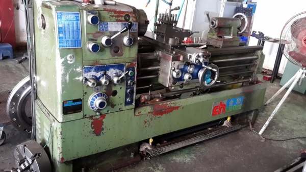 เครื่องกลึง Lathe machine CHINHUNG CH 430x1100