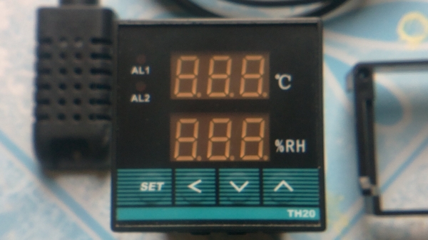 เครื่องควบคุมอุณหภูมิ-ความชื้นอัตโนมัติ พร้อมสายเซ็นเซอร์ยาว 2 ม.