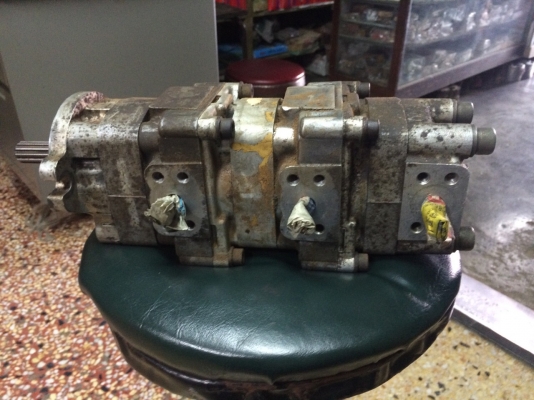 ขายปั๊มไฮดรอลิคkomatsu pc40-6