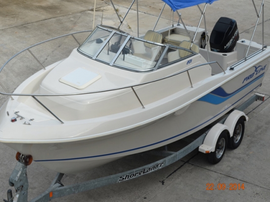 Proline 201WA, 20 foot walkaround with 150 HP Mercury