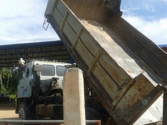 รถอีซูซุ 6 ล้อดั้ม 195 แรงม้า. ปี 40 สนใจติดต่อ 081 - 6079515 รถอีซูซุ 6 ล้อดั้ม 195 แรงม้า. ปี 40 สนใจติดต่อ 081 - 6079515