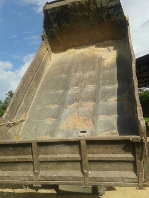 รถอีซูซุ 6 ล้อดั้ม 195 แรงม้า. ปี 40 สนใจติดต่อ 081 - 6079515 รถอีซูซุ 6 ล้อดั้ม 195 แรงม้า. ปี 40 สนใจติดต่อ 081 - 6079515