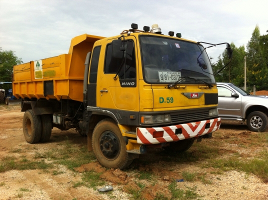 หกล้อดั้มดิน