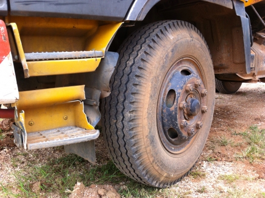 หกล้อดั้มดิน