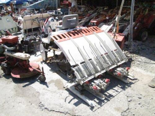 รถปลูกข้าวดำนาแบบนั่งขับ !!!  YANMAR     PE-4    รหัสสินค้า : 14001893  หรือเพิ่มเติมไดที่ www.nihonmono.com