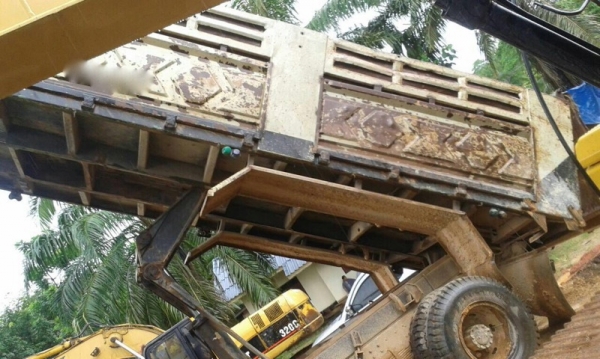 รถฮีโน่ 10 ล้อดั้ม FM3M เปลื่ยนเครื่อง P11  320 แรงม้า. / รถแบคโฮ CAT  320C  ( ขายคู่. )  สนใจติดต่อ 081 - 6079515