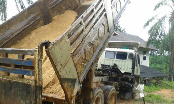 รถฮีโน่ 10 ล้อดั้ม FM3M เปลื่ยนเครื่อง P11  320 แรงม้า. / รถแบคโฮ CAT  320C  ( ขายคู่. )  สนใจติดต่อ 081 - 6079515